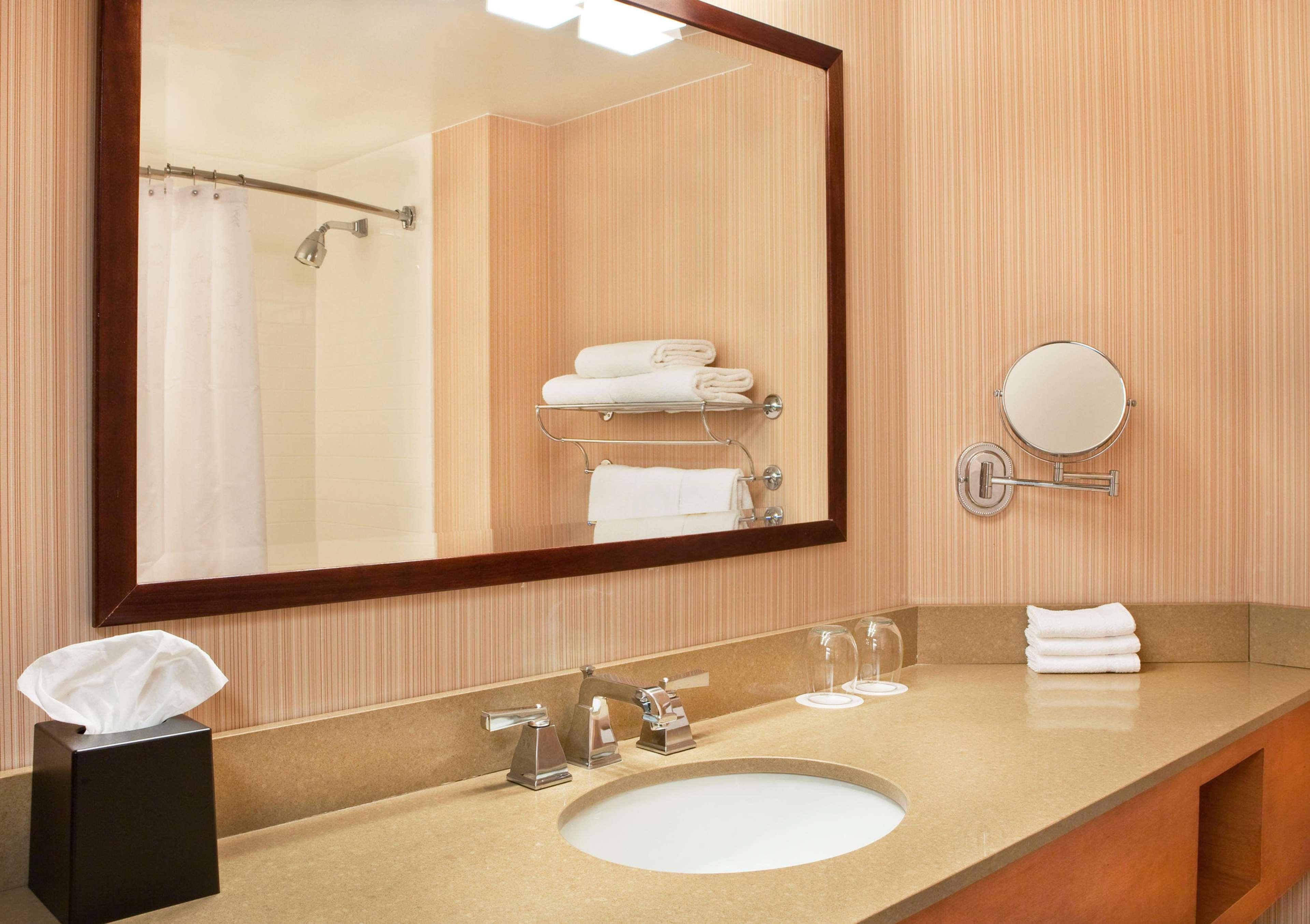 Doubletree By Hilton Hotel Burlington Vermont Exterior photo