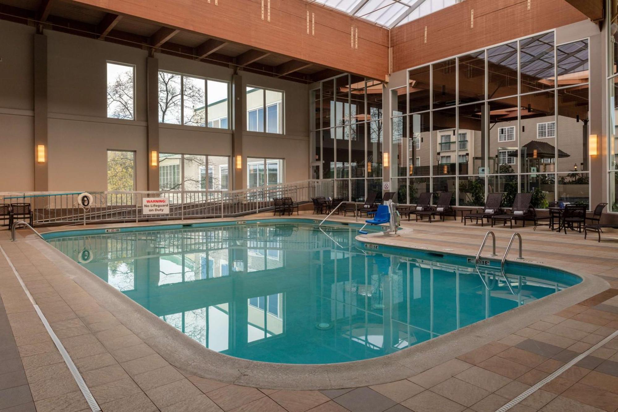 Doubletree By Hilton Hotel Burlington Vermont Exterior photo