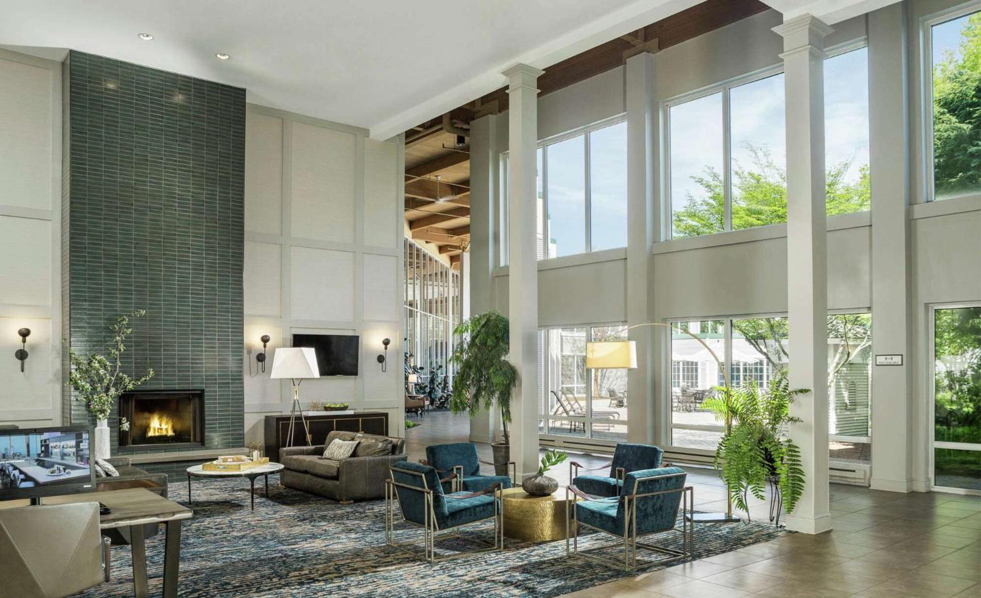 Doubletree By Hilton Hotel Burlington Vermont Exterior photo