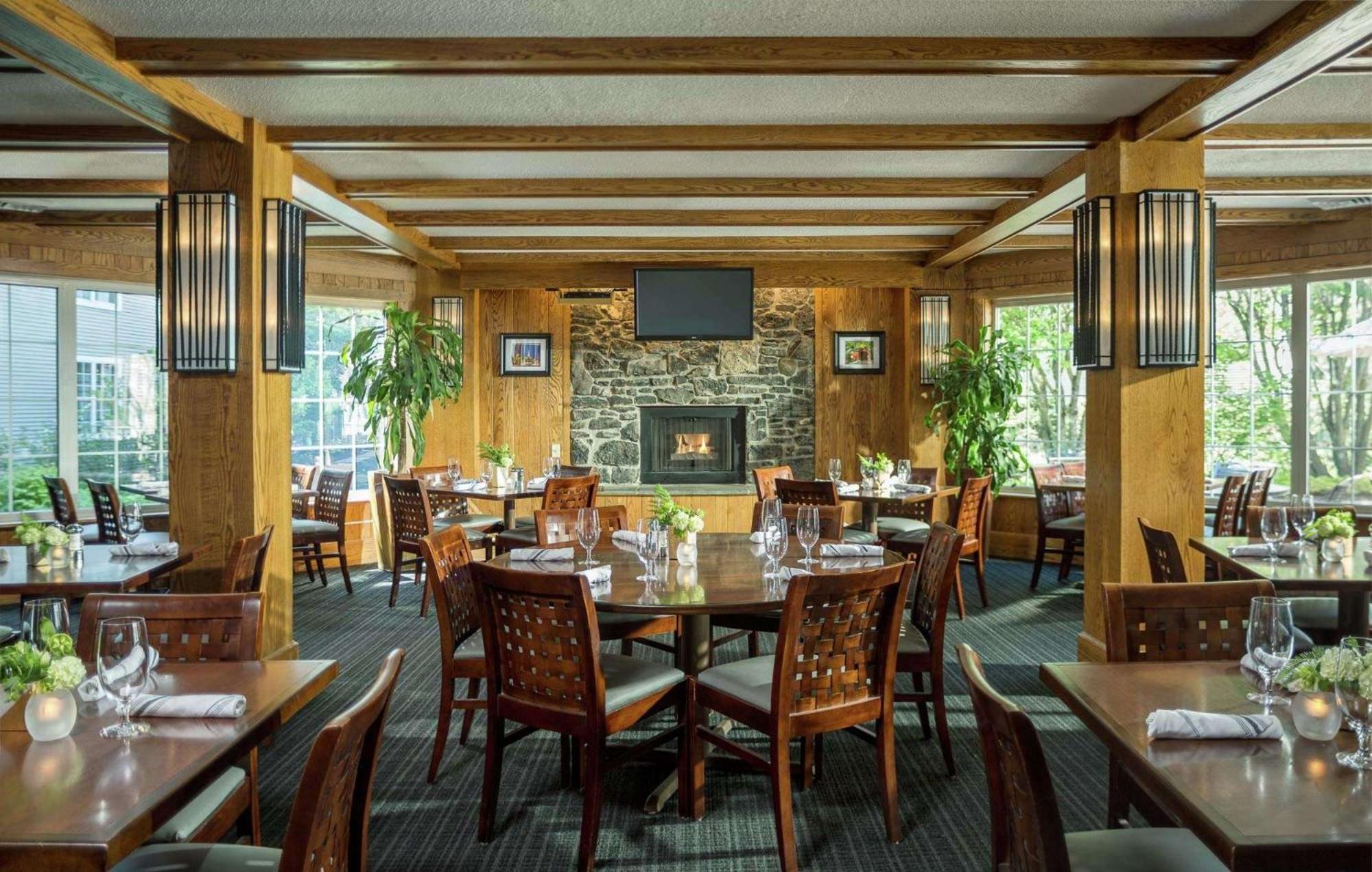 Doubletree By Hilton Hotel Burlington Vermont Exterior photo