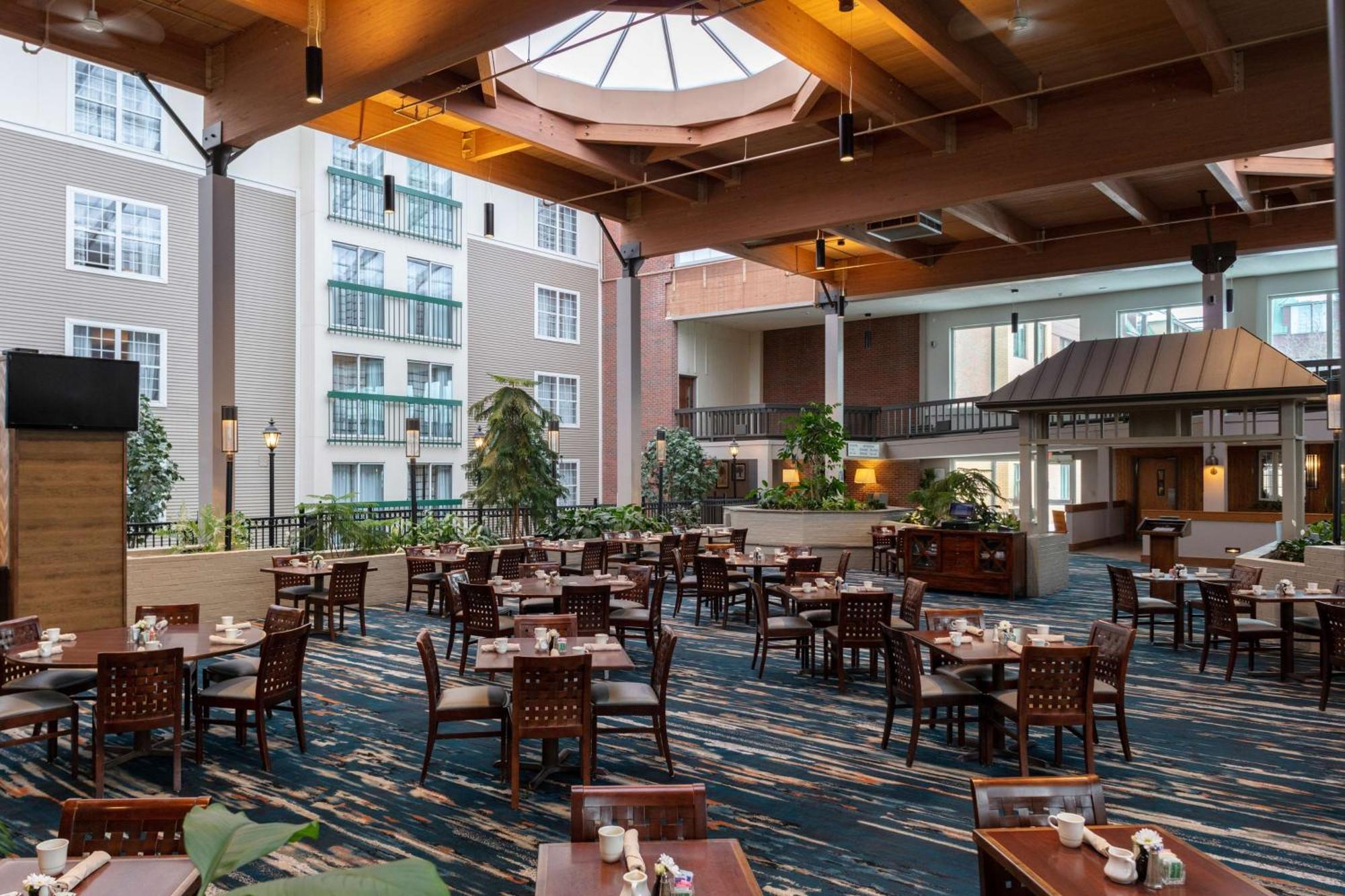 Doubletree By Hilton Hotel Burlington Vermont Exterior photo