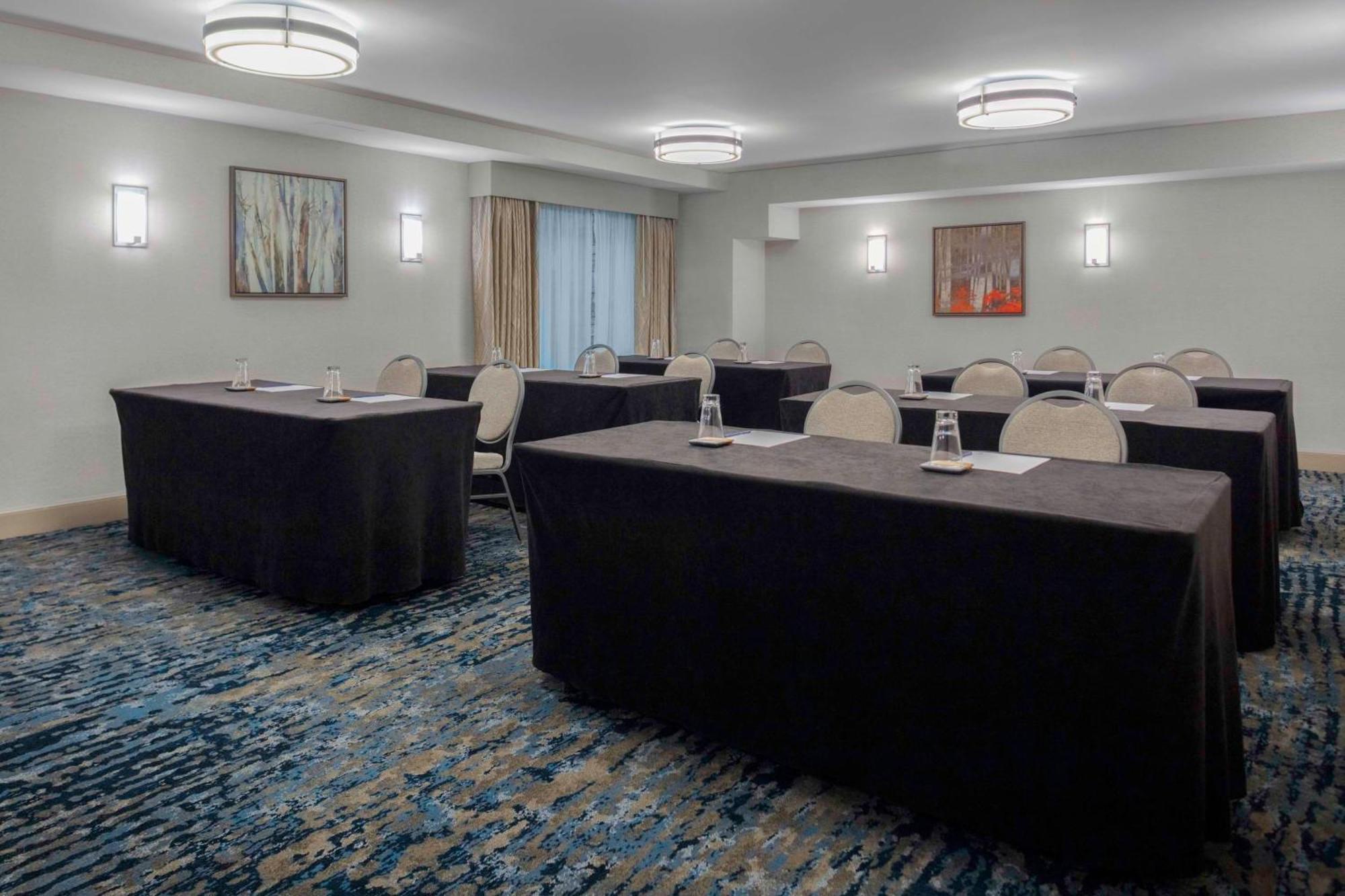 Doubletree By Hilton Hotel Burlington Vermont Exterior photo
