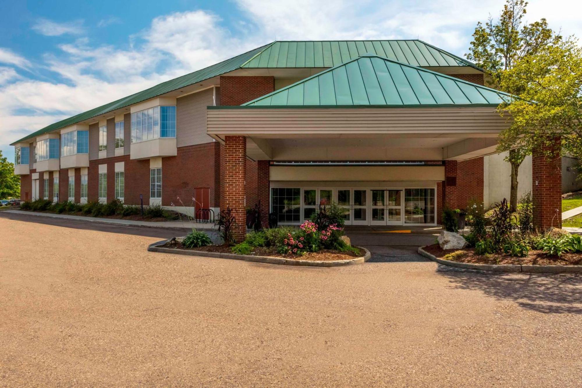 Doubletree By Hilton Hotel Burlington Vermont Exterior photo